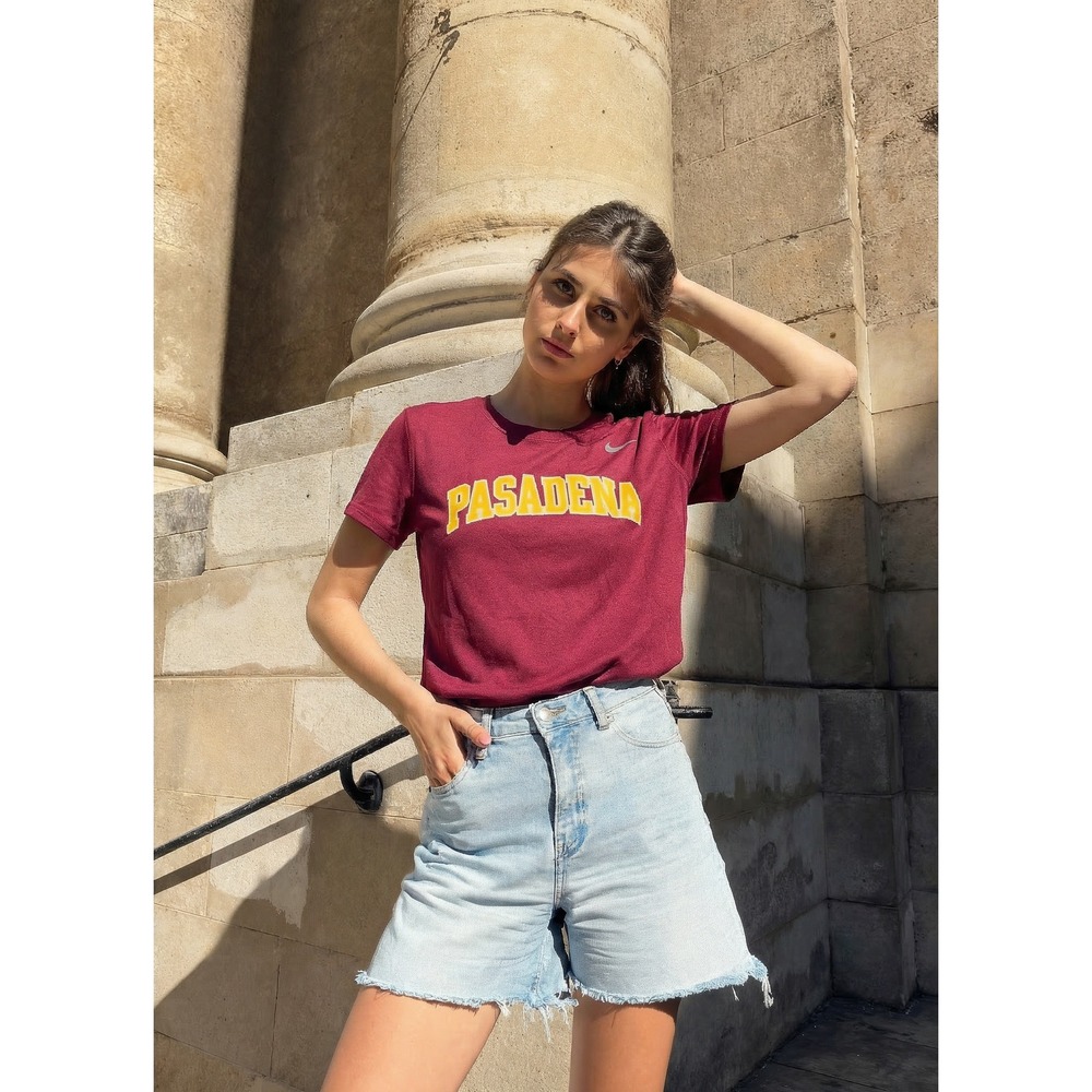 Nike Dri-FIT Pasadena Graphic T-Shirt Women Small‎ Burgundy Heather Athletic Tee